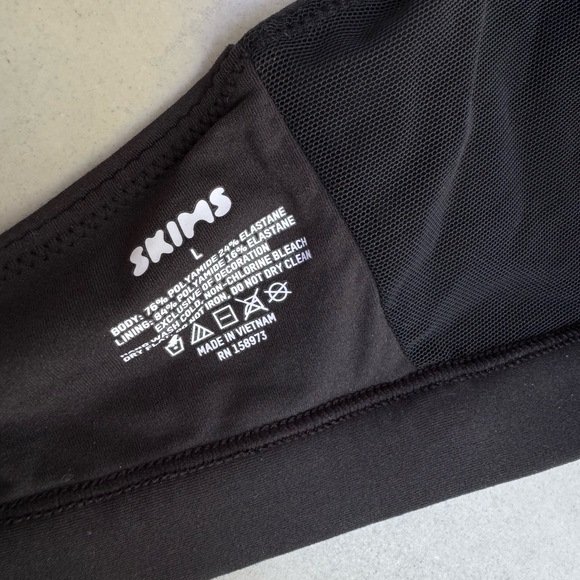 SKIMS FITS EVERYBODY CROSSOVER BRALETTE
STYLE: BR-TRI-0235
COLOR ONYX SIZE:L NWT - Picture 9 of 9
